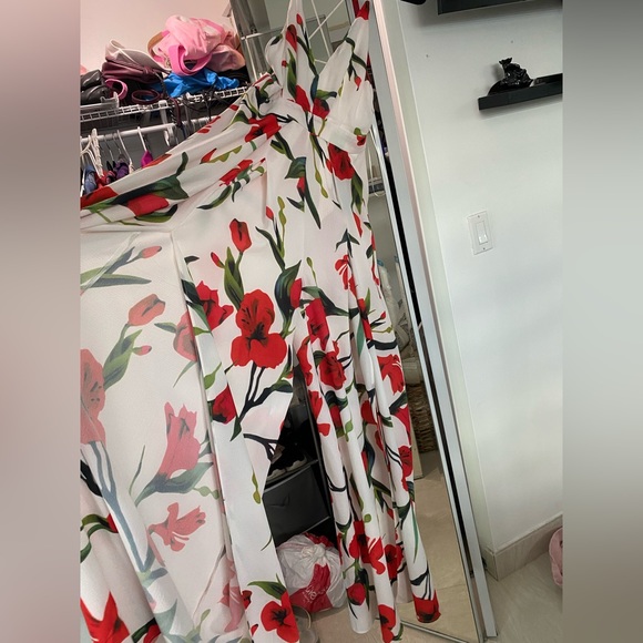 Flower Dress/jumpsuit. Size medium . Good condition - Picture 3 of 5